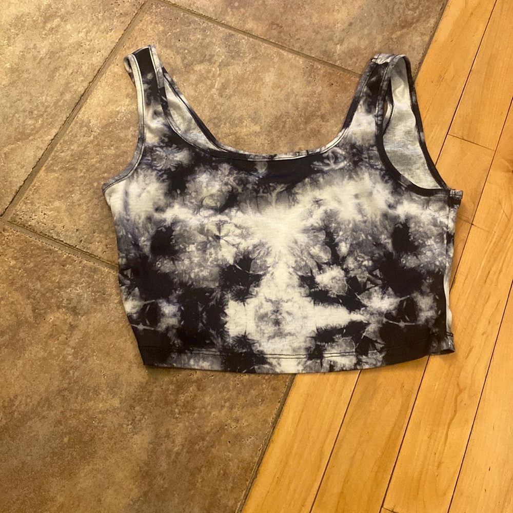 Black and white tie dye cropped top